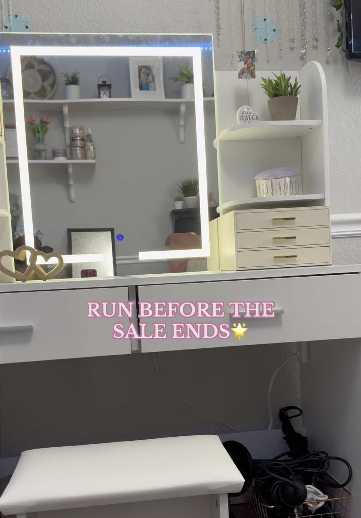 this vanity desk is everything wow🌟💗RUN WHILE ITS ON SALE!! #vanitydesk #collab #tiktokshop #creatorsearchinsights #fyp #foryou #vanity #sale #tiktokaffiliate 