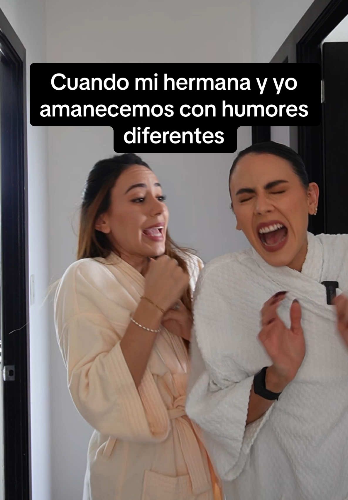 Hay dos tipos de hermanas 😂 #funny #funnytiktok #comedia #humor #sisters #twins 