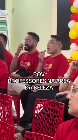 “Quando eu e minhas amigas disputam pra ver quem é a mais afeminada da roda:” 🎀💅👠 Os agudos começam, a mãozinha levanta, o shade voa e ninguém sai ilesa. 🌪️😂 🎭 É passarela, é duelo, é performance sem prêmio! 💬 Quem perde… ganha! Ou será o contrário? KKK comenta aí 👇