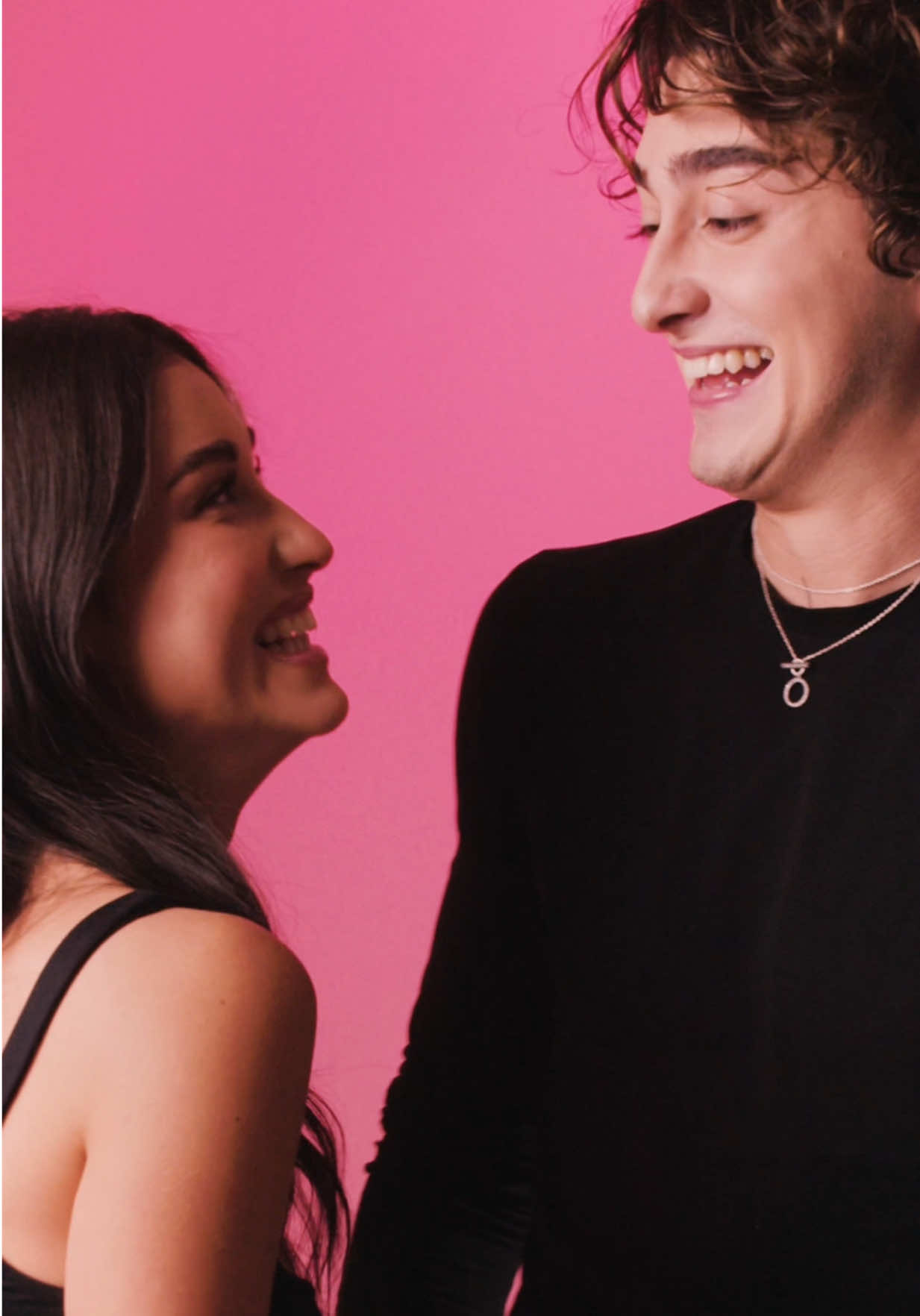 Celebre o dia dos namorados com a marca n° 1 em joias no mundo💖 Ganhe um bracelete exclusivo nas compras acima de R$599 e um porta-joias nas compras acima de R$1.199. Traduza os seus sentimentos em estilo da melhor forma. #BeLove #DiaDosNamorados publicidade @Pandora 