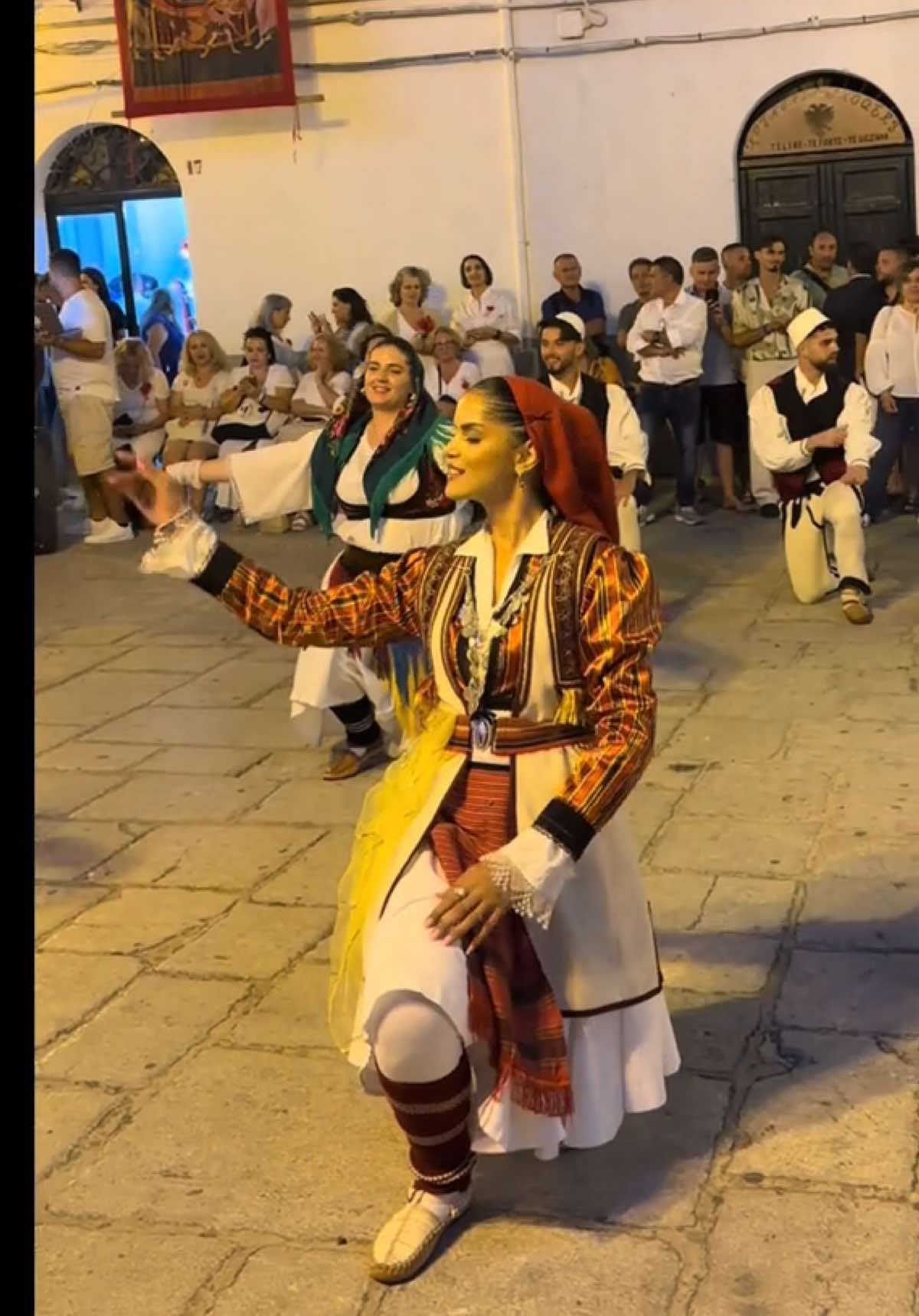 Vallja E Rrajces 💃🏽🇦🇱 30.08.2024 ne Horen e Arbëreshëvet, IT 📍 #horaearbereshevet #reupload #pianadeglialbanesi #vallezim #sicily #palermo #folklore #passion #albanian #albaniangirl #albanianboy #albaniandance #fyp #foryoupage #viral #trending #tiktok 