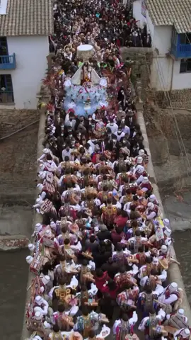 Los Qápac Negro  en la Virgen del Carmen de Paucartambo Cuzco, la fe y la cultura se mezclan, el sincretismo el sur siempre ha sido tradicional. Video de ande Caillaux, en puente Carlos III