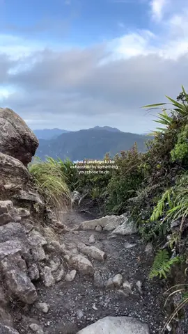 The best feeling after finishing a long, tough hike. So grateful to be able to explore such beautiful places! :,)🫶🏼✨ #traveltok #fyp #hike #hiketok #Hiking #hikingadventures 