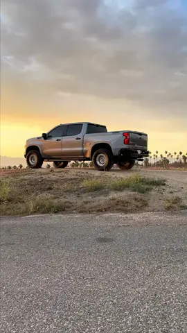 Howdy 🤠 . First post, kinda nervous. . . #Silverado #2024Silverado #z71 #Trailboss #KMCWheels #Truckin #TrucksOfInstagram #OffRoad #SoCalTrucks #TrokiandoCuh #Trokiando #SilveradoNation #Nitto #Chevy #4x4 #LiftedTrucks #TurboMax #fyp #parati #viral #trucktok @Chevrolet @Trailbossnation 