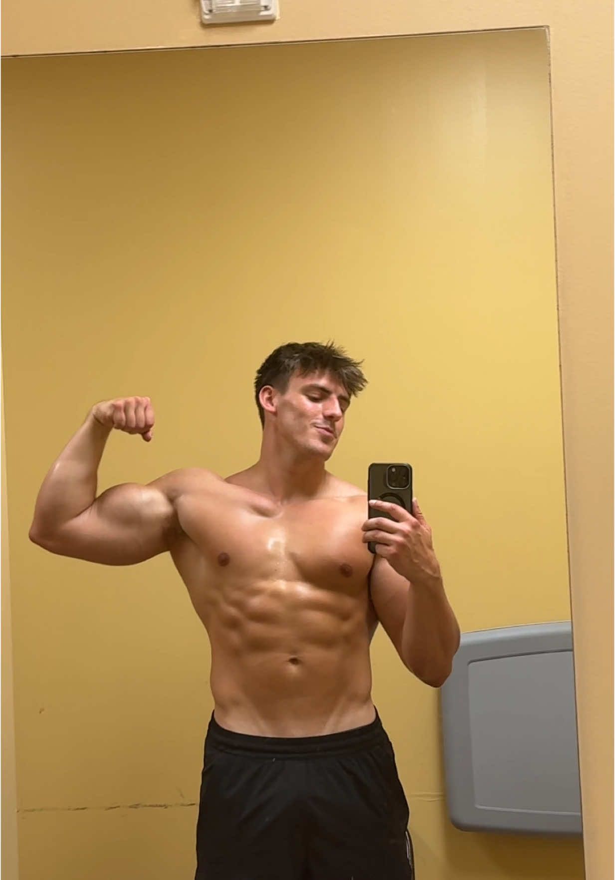 Tanline check? ☀️🏖️ #cruise #tanlines #GymTok 