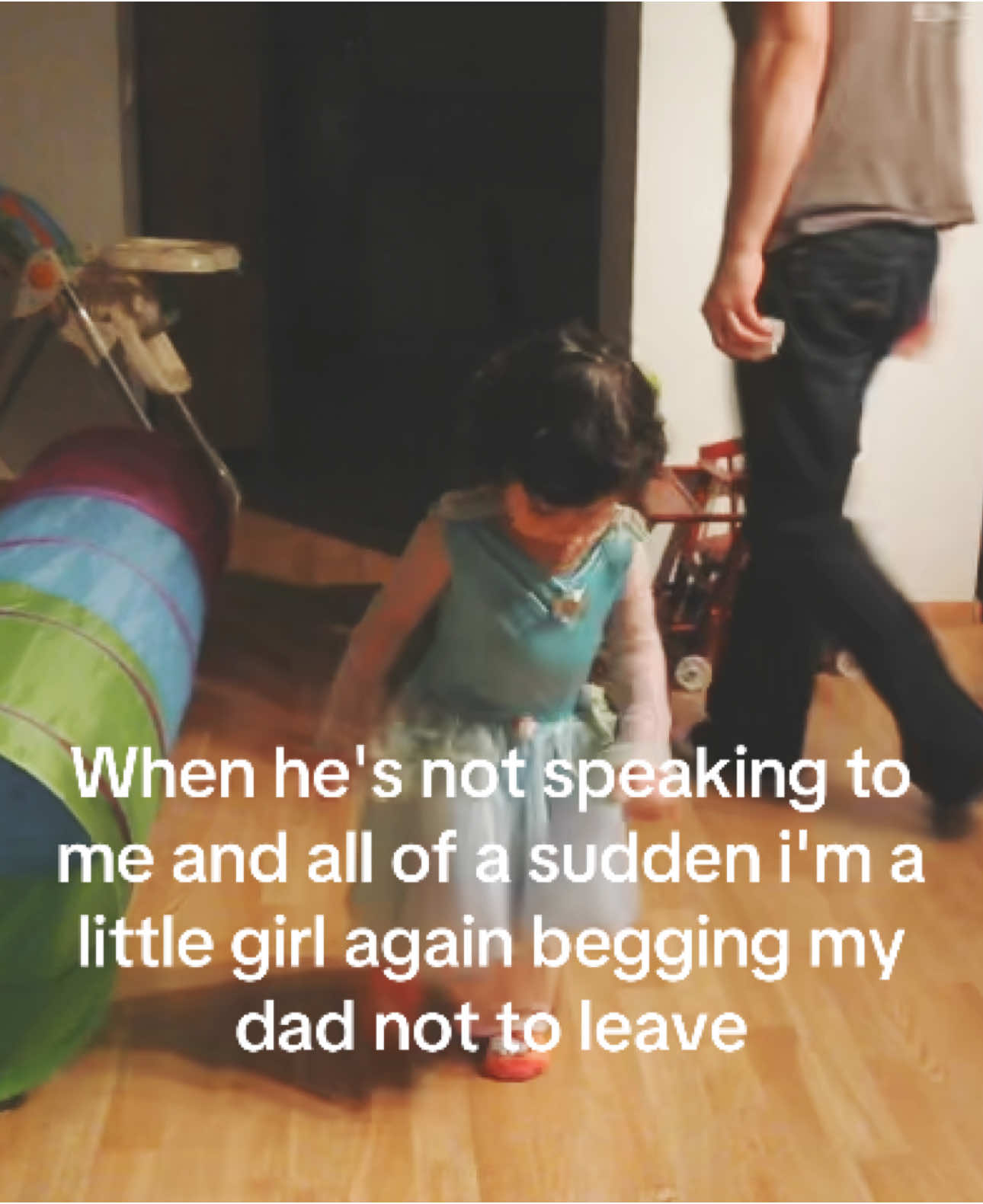 He’s in the back lol, also this isn’t directed towards anybody but i just relate to the dad part😭 #daddyissues #fatherissues #absent father 