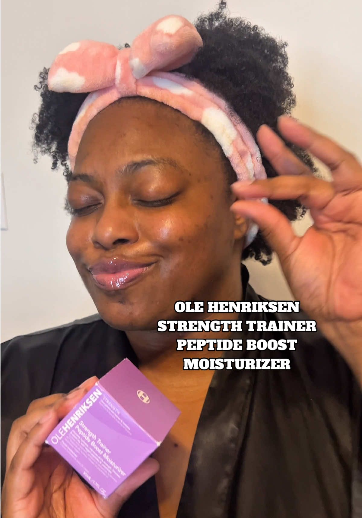 Told my skin it had 7 days to act right. She listened 👏🏽 @Olehenriksen  #OleGlow #peptidemoisturizer #gifted #skincare #skintok #moisturizer #peptide #olehenriksen #fyp #fypシ #foryoupage 