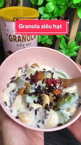 Bắt đầu một bữa sáng lành mạnh chỉ tốn 2 phút cùng Granola ngũ cốc siêu hạt đầy đủ năng lượng cho cả ngày làm việc #xuhuong #xuhuonganngon #granolaqueviet #ngucocdinhduong #sieuhatngucoc #sieuhatgranola #eatclean 