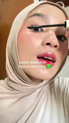 cuma butuh 10 detik doang buat hapus mascara? gong bgtt si barenbliss ini akhirnya ngeluarin remover buat mascara😭🫶🏻  #removermascara #rolltocleanmaskararemover 