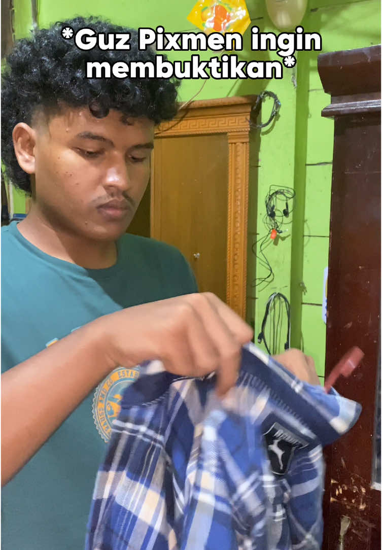 Iya kah 😹 Baju sendiri tidak bisa berdzikir. Dzikir adalah tindakan mengingat dan menyebut nama Allah SWT dengan lidah, hati, dan pikiran. Baju hanyalah benda mati yang tidak memiliki kemampuan untuk berdzikir.  #fyp #viral #pixmen #meme 