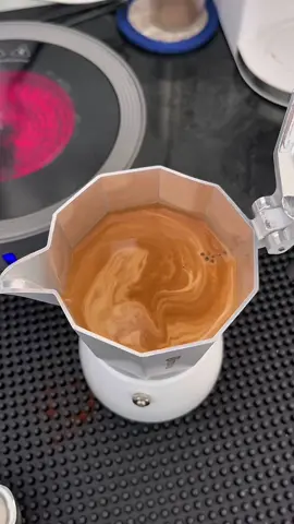 Cafe Trưa. Moka Pot Simplus. #moka #mokapot #simplus #cafe #caphe #espresso #camping @Thuận Simplus Shop 
