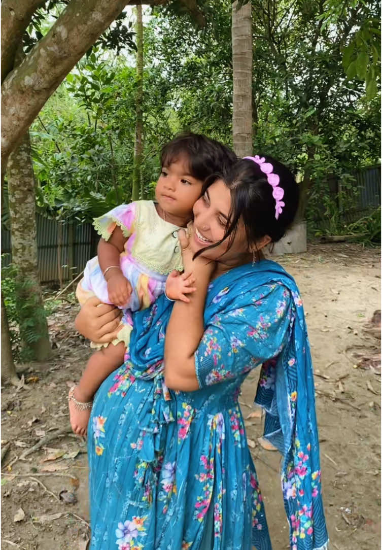 মেয়েটা শুধু দুষ্টুমি করে।🌷🌷