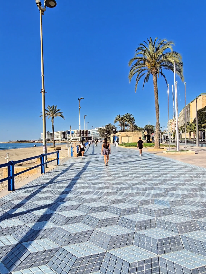 Alicante,Spain🌴🌞🌴🌞🌴 #alicante #sunrise #beachday #spain #espana🇪🇸 #spain🇪🇸 #espagne #beachvibes #travelspain #visitspain #alicantecity #sun #sea #sunnyday #spania🇪🇦 #f #fyp 