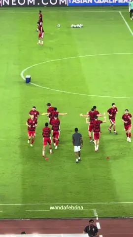 Ini yang bikin ketagihan nonton langsung di gbk, bisa lihat mereka warming up (video warming up indonesia vs bahrain). Semoga keberuntungan sama seperti saat kita melawan bahrain #timnas #timnasindonesia #jayidzes #justinhubner #rizkyridho #kevindiks #calvinverdonk #thomhaye #joeypelupessy #oleromeny #ragnaroratmangoen #marselinoferdinan 