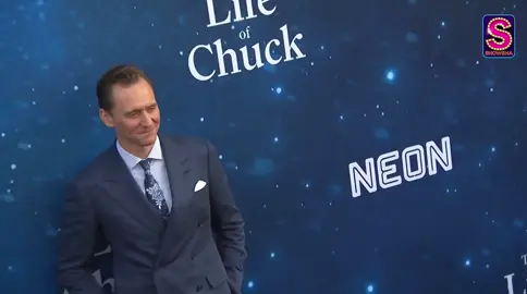 love that he always crds everyone for making a movie great he definitely deserves an Oscar #thelifeofchuck #twhiddleston #tomhiddleston #hiddlestoners 