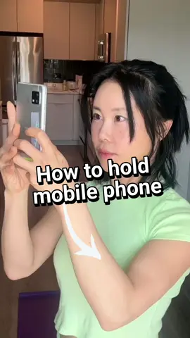 Holding your phone at the right angle can make a big difference in your posture and facial tension during practice. Keep it eye-level to avoid tech neck and strain! #FaceYoga #KokoFaceYoga #TechNeck #PostureTips #WellnessRoutine #FacialFitness #SelfCareTips #NaturalBeauty #HolisticHealth #GlowNaturally