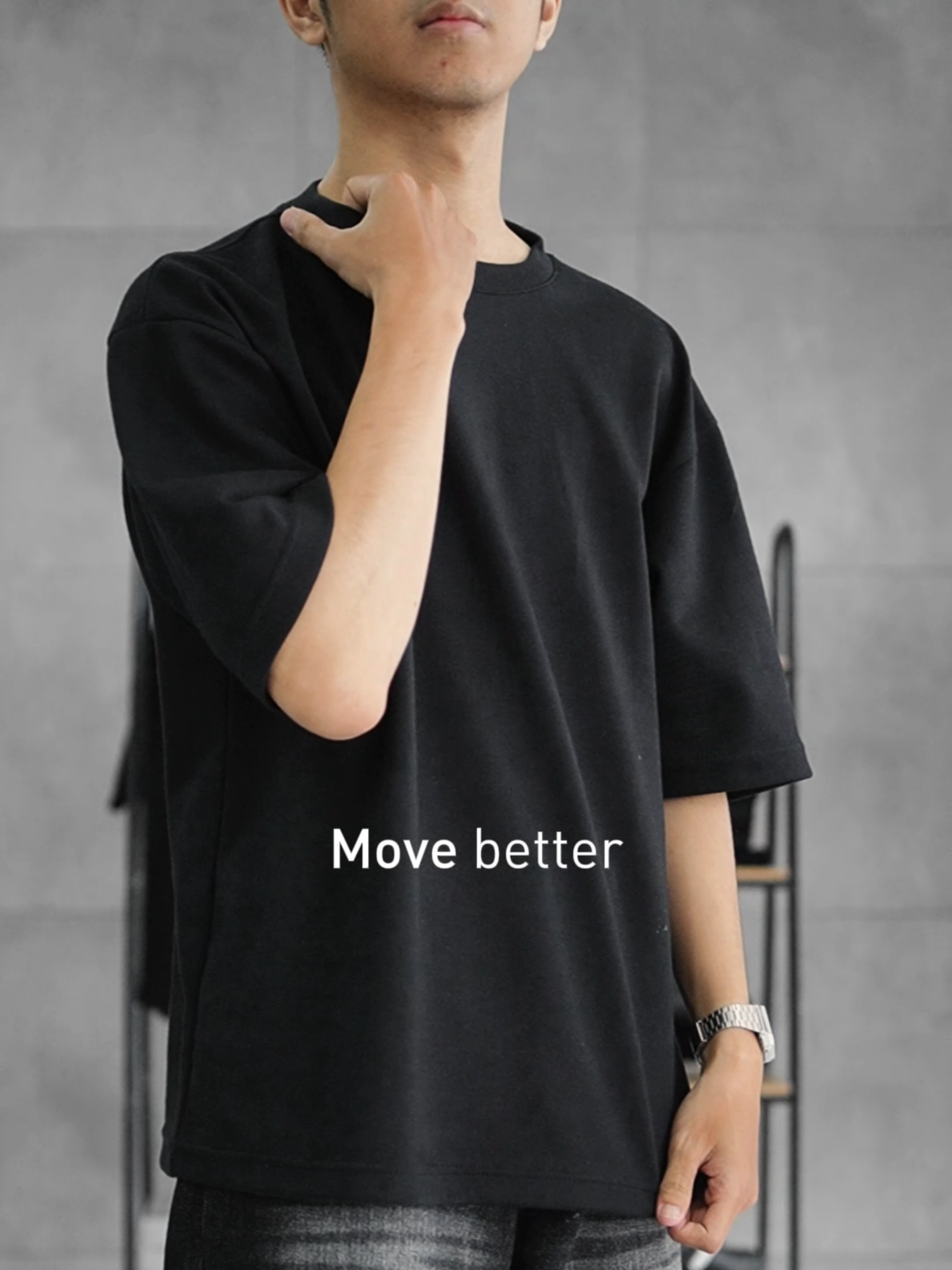 Warna Charcoal yang tegas dipadukan dengan material AEZY yang lembut dan jatuh sempurna. Fitur Tangle Resistant menjadikannya pilihan ideal untuk aktivitas sehari-hari tanpa repot. #NoVoidMinds #Aezy #Guncang66SpesialGajian