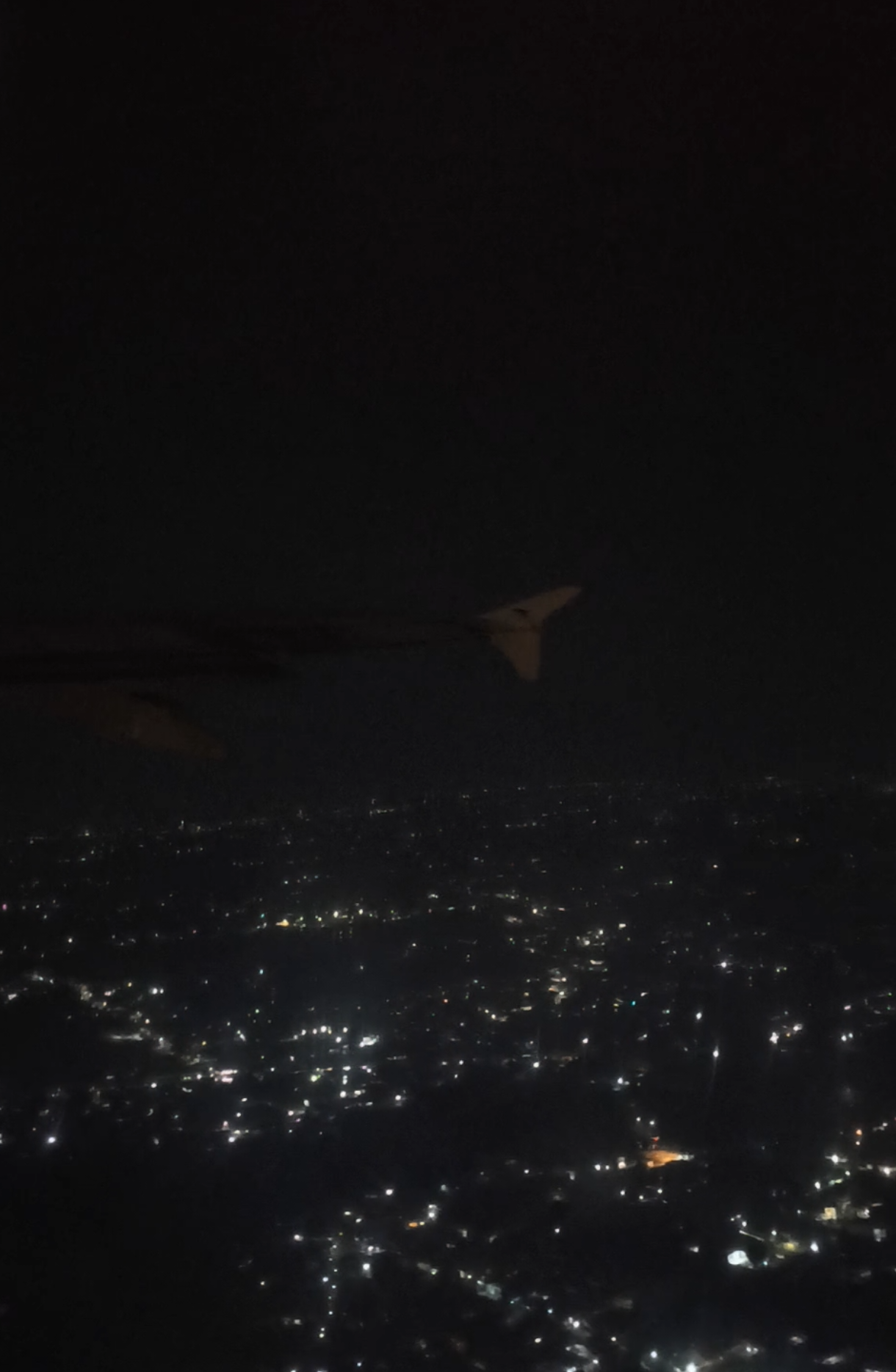 mentahan aktifitas sehari-hari di bandara internasional Soekarno-Hatta Jakarta naik pesawat take off malam hari sebagai footage video bahan prank teman pacar mantan atau selingkuhan kalau lagi liburan #jelajahjakarta #mentahanjalanjalan #jelajah #mentahanprank #mentahanprank #mentahanstorywa #staycation #terminal3 #mentahankatakata #transnusa 