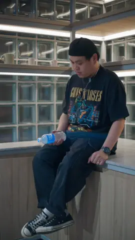 พี่เหน่ง Cocktail ซ้อมดนตรีหนักขนาดนี้ ก็ต้องจัด POCARI SWEAT สักหน่อย POCARI SWEAT ดื่มได้ทุกที่ ดื่มดีทุกกิจกรรม  หาซื้อได้แล้วที่ 7-11 (หรือซื้อผ่านทาง All online) #PocariSweatTH #IONdrink #ดื่มได้ทุกที่ดื่มดีทุกกิจกรรม