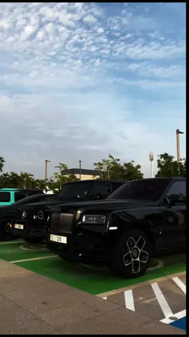 💰💵💸#luxury #luxurylife #luxurylifestyle  #wealth #wealthylifestyle #luxurycars #supercars 