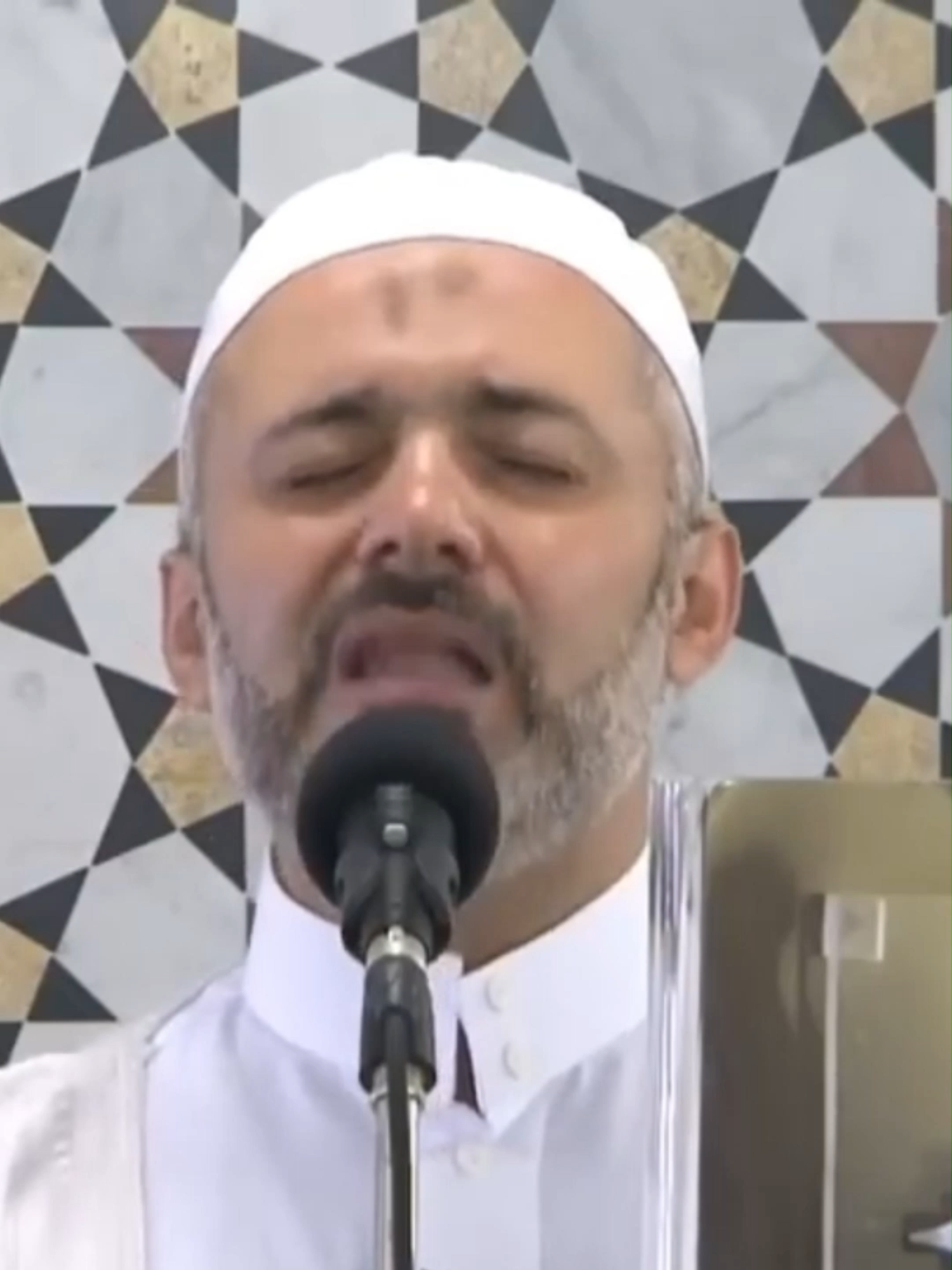 (اللهم يا رب اشملنا بمغفرة أهل عرفات) د. محمد خير الشعال