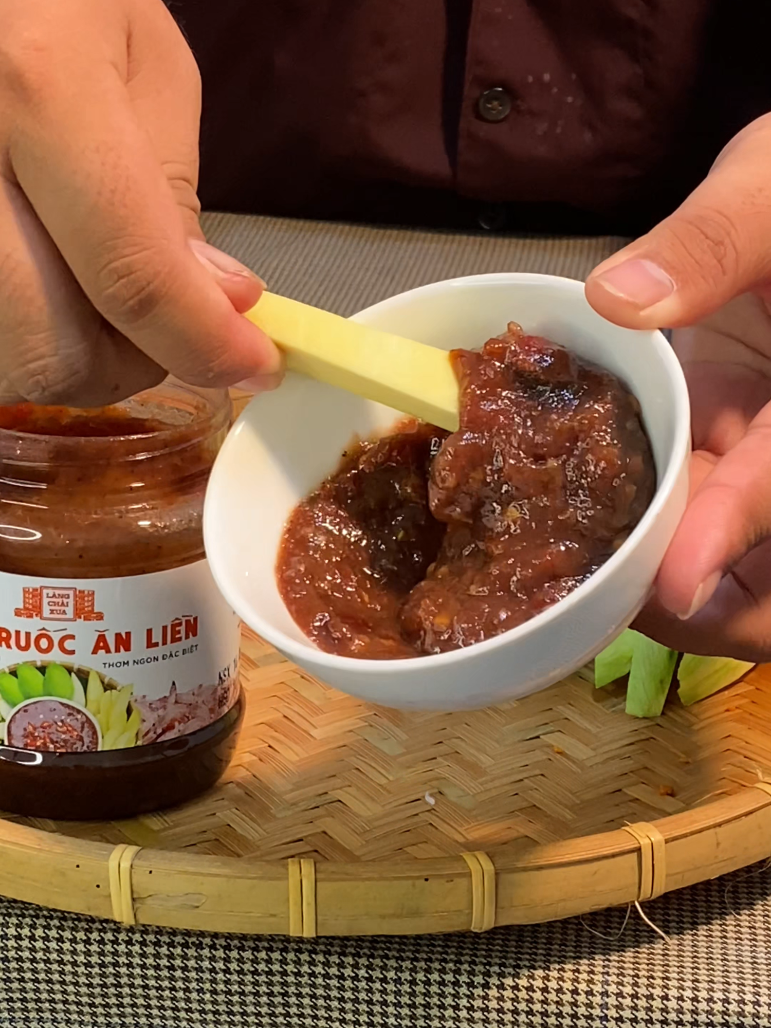 Mắm ruốc tỏi ớt ăn liền cùng trái cây rất ngon#hangviet #ocop #langchaixua #mamruocanlien
