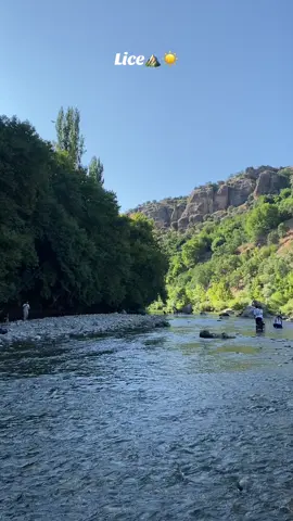 Bir Sızı Coğrafyasıdır Mezopotamya.⛰️🕊️#dağ #dağvideoları #mahiratakan #butopraklarbizedekimlikvermiş #akarsu #amedspor #manzaralıvideolari #keşfet #fypシ゚ #fyppppppppppppppppppppppp #öneçıkar #storylikvideolar📌 #lice #amed #keşfetteyizzz 