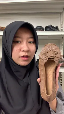 Sepatu kulit secantik ini udah ada dikeranjang kuning nih guys🥰👆#kualitaspremium👍🥰 #sepatukulit #fyp #fypage #fyppppppppppppppppppppppp 