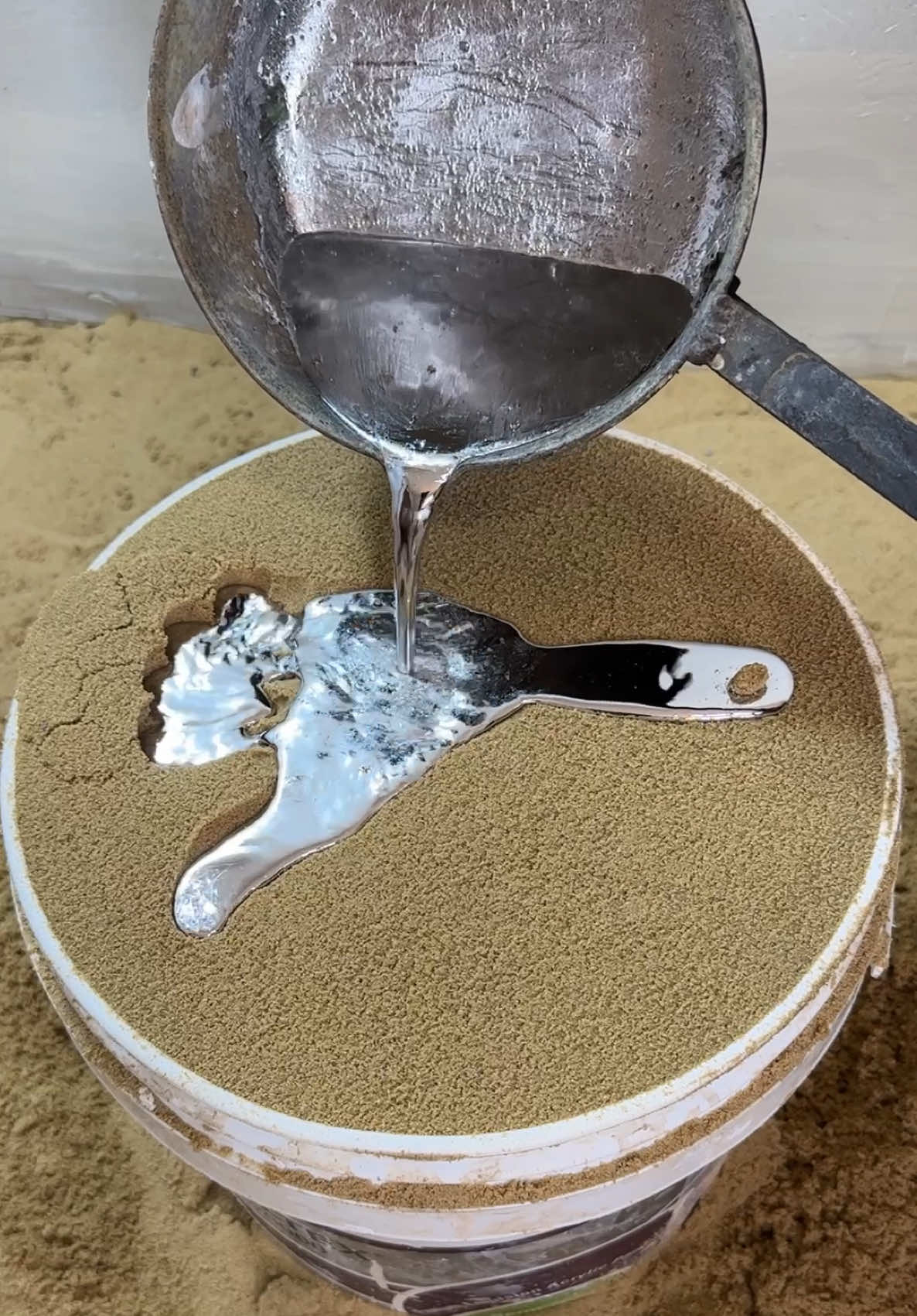 ‎‏‎‏‎‏The art of shaping metals on sand is satisfying and relaxing   #satisfying  #art
