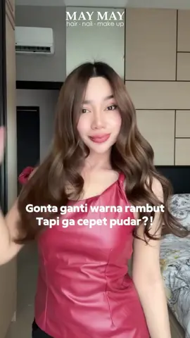 Kesel gak sih baru cat rambut tapi warnanya cepet pudar? Nggak lagi kalau pakai Vitamino Color dari L’Oréal Professionnel💖 Bikin warna tahan lama & rambut tetap lembut, berkilau!  Checkout sekarang di May May Salon ID #VitaminoColor #HairCare #ColorProtection #WarnaRambut #ColoringHair #MayMaySalon 