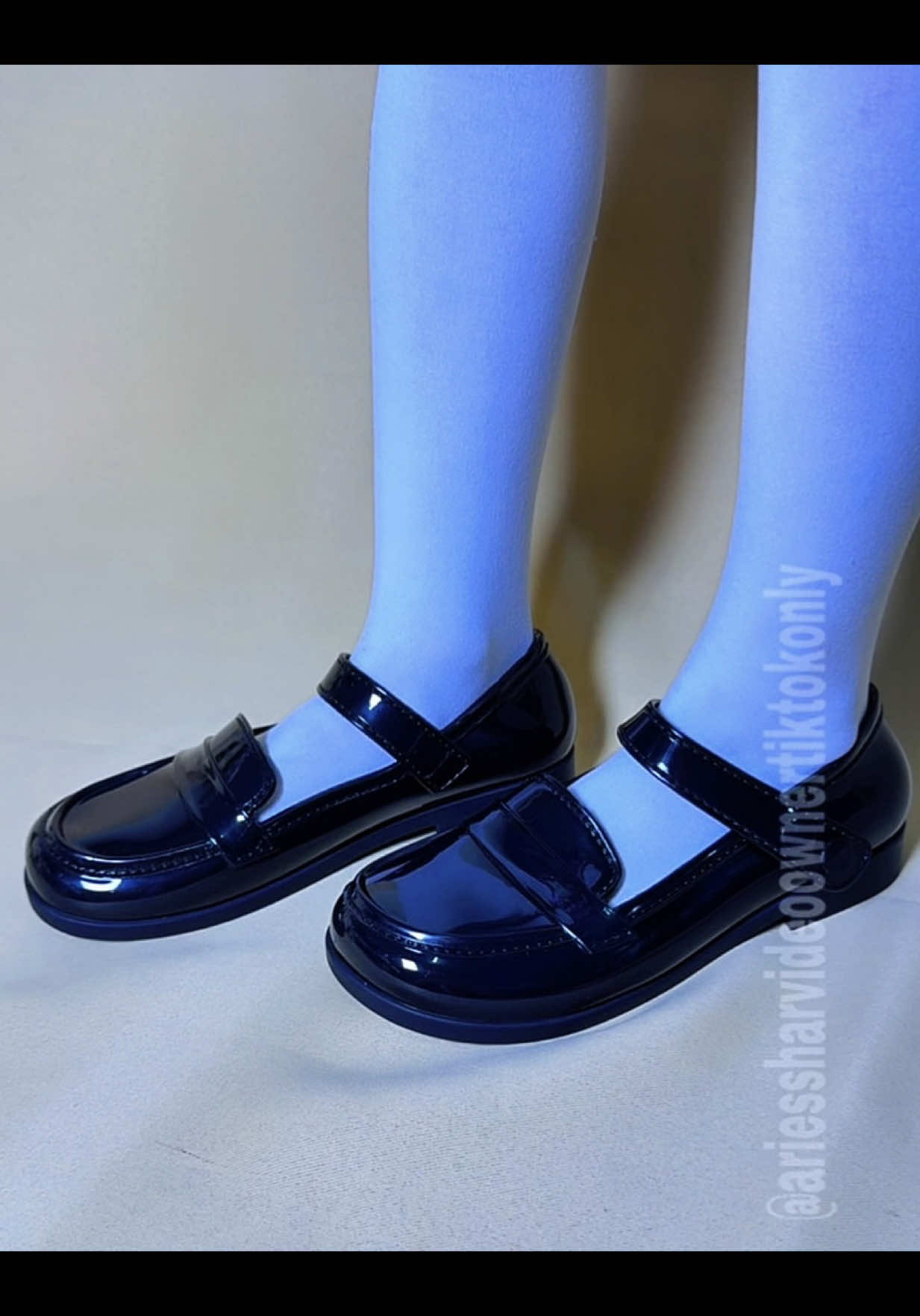 #shinyblackshoes #glossyblackshoes #blackshoes #schoolshoes #shoes #backtoschool #backtoschoolprep 