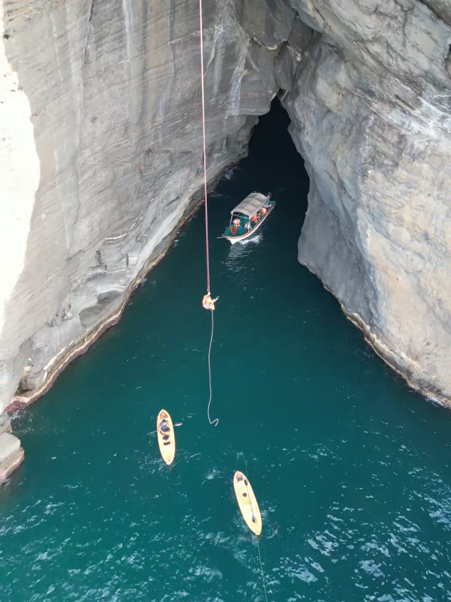 Una cueva un par de Kayaks y una actividad de aventura única en los acantilados de los tuxtlas Veracruz  . . #rocapartida #adventure #aventura #fyv 
