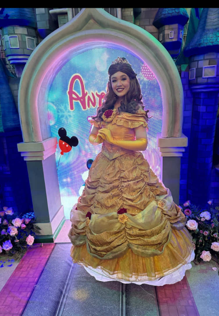Eu amo demais genteeeee 🥹🌹💛 #belaeafera #bella #princesabella #disney #personagemvivo #festainfantil 