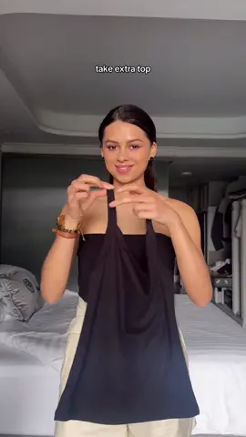 Off-shoulder top hack 🤭 Save for later 💞 #fashionhacks #stylinghacks 