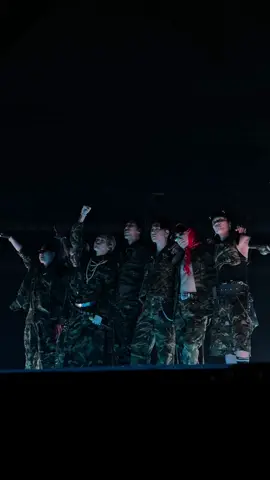 立ち位置を無視して 自然と集まる7人🌈　 三代目が遂にスタジアムへ #三代目JSOULBROTHERS  #KINGDOM  #JSBFOREVERONE  #NAOTO  #小林直己  #ELLY  #山下健二郎  #岩田剛典  #今市隆二  #ØMI  #マネージャー目線 #MATEこれ見たかったで集