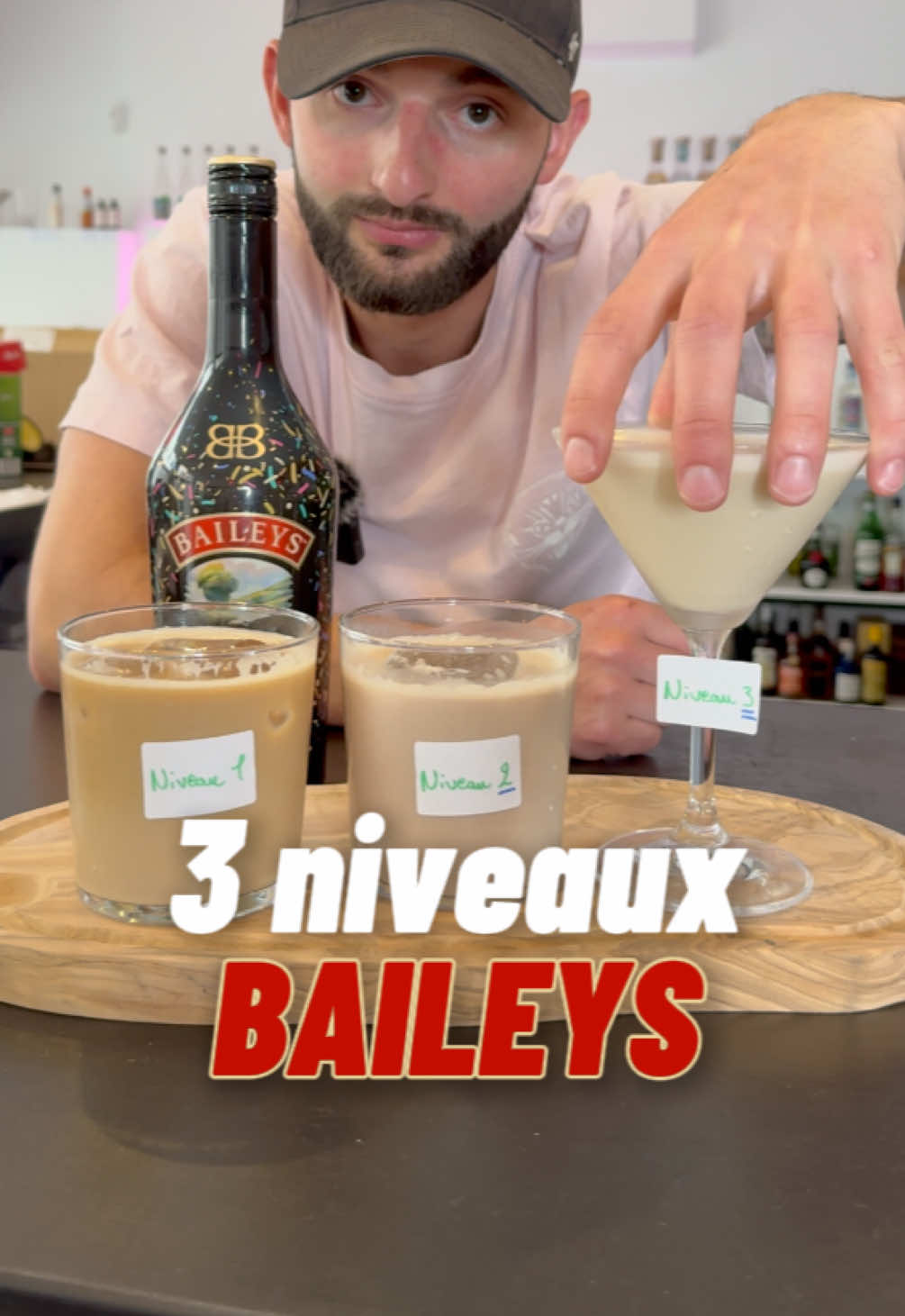 3 niveaux cocktails au Baileys ! 🥃 Niveau 1 : Tu prends un verre tu mets du café froid et du Baileys. Niveau 2 : Dans un shaker tu mets, 3cl de vodka, 3cl de Baileys, 2cl de crème liquide, 1,5cl de liqueur chocolat, tu shakes et sers. Niveau 3 : Tu prends une casserole et dedans tu vas mettre 10cl rhum avec 10g de grains de café,  tu fais chauffer à feu doux pendant 5 à 10 minutes. Attention à ne pas faire infusé trop longtemps pour éviter une trop forte amertume. Tu filtres. Tu prends un shaker, tu mets 3cl de Baileys, 3cl de ton rhum café, 1,5cl de sirop de vanille, 3cl de lait, tu shakes bien fort, tu sers. L’abus d’alcool est dangereux pour la santé à consommer avec modération.