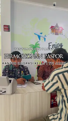 📌 Testimoni Pelayanan Permohonan Paspor Kantor Imigrasi Kelas I TPI Jambi menerima kunjungan dari Wakil Bupati Kabupaten Sarolangun, yang turut serta dalam proses permohonan paspor dan memberikan apresiasi atas pelayanan yang diberikan. Dalam testimoninya, beliau menyampaikan bahwa pelayanan yang diberikan sangat baik, cepat, dan profesional, serta mencerminkan komitmen Kantor Imigrasi dalam memberikan layanan publik yang prima. Ucapan terima kasih kami sampaikan atas kepercayaan dan dukungan yang diberikan. Semoga pelayanan kami dapat terus memberikan kemudahan dan kenyamanan bagi seluruh masyarakat. #ImigrasiJambi  ##LayananPaspor ##PelayananPublik