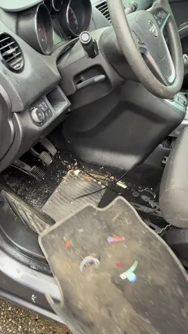 Gros nettoyage intérieur sur cette voiture familiale ! Big interior cleaning on this family car! #CleanTok #cleaning #satisfying #clean #amsr #detailing #cleancar 