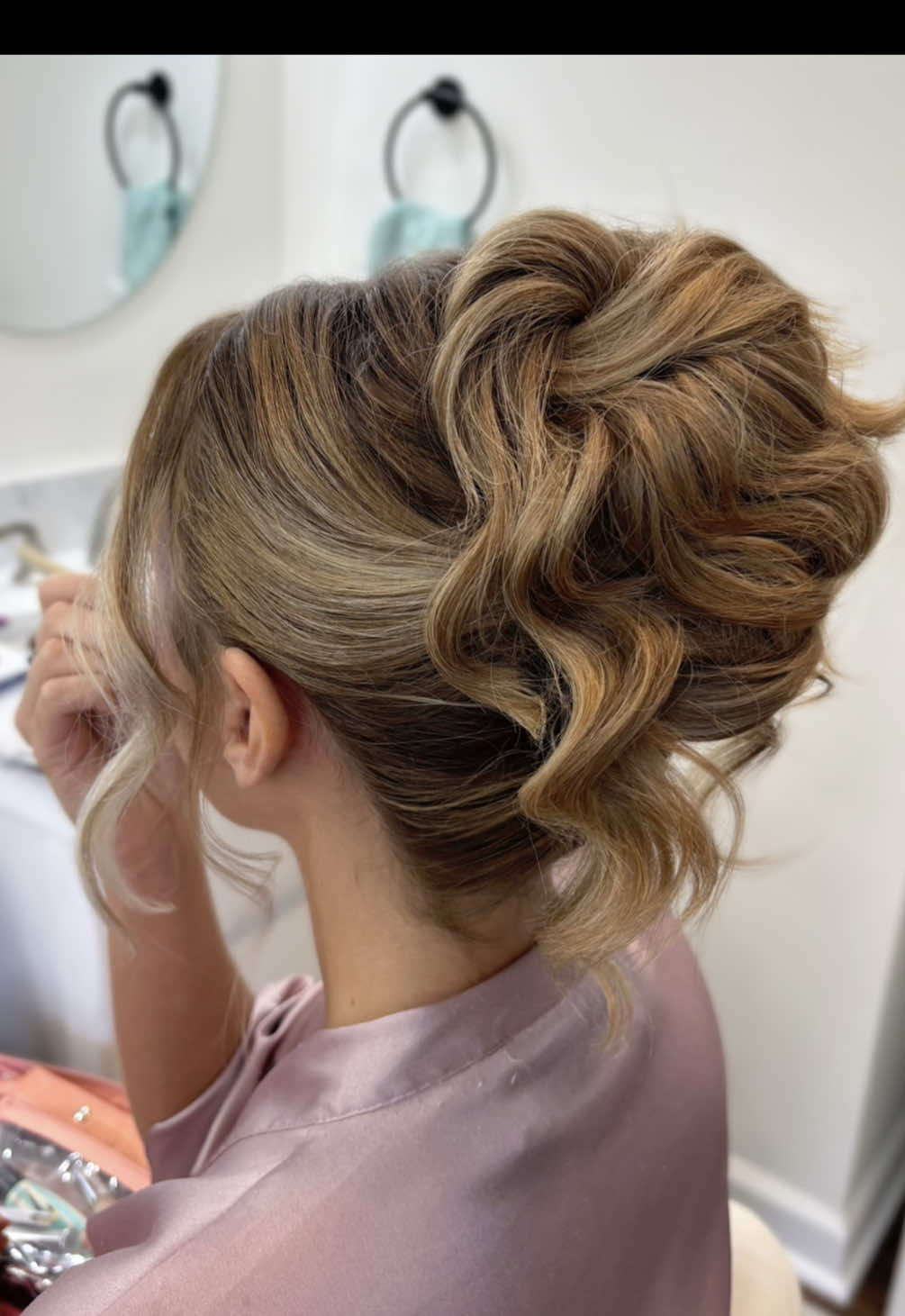 High updo forever slays 🥵 #bride #bridal #hairinspo #bridetok #hairinspo #hairtutorial #hairstyles #hair #wedding #weddinghair #hairstyle #trending #fyp 