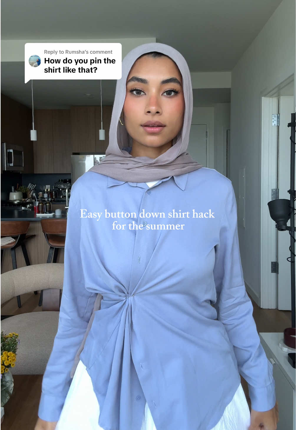Replying to @Rumsha all you need is a safety pin and 10 seconds.  Shirt is @UNIQLO USA  #buttondownshirt #buttondownhack 