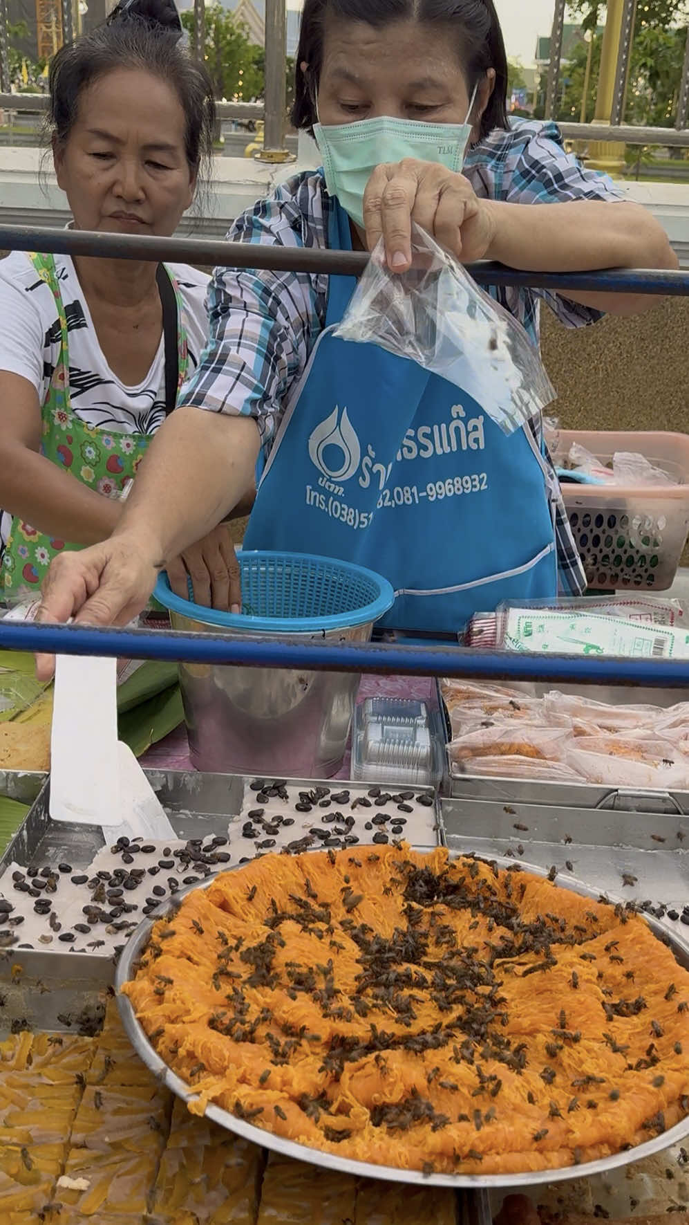 These Cakes Made Of Natural Ingredients 🔍 Business name  ขนมหวานไทยโบราณ ตลาดวัดหลวงพ่อโสธร 📍Address Na Mueang, Mueang Chachoengsao District, Chachoengsao 24000, Thailand 💵 Price  10 Baht /$ 0.30 USD