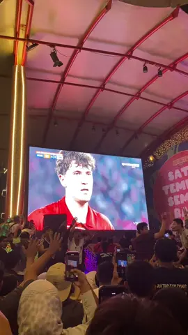 mang oleee🥳❤️🇮🇩#timnasgaruda #timnasday🇮🇩 #indovschina #indonesiajuara #nobartimnas #meikarta #cikarang 