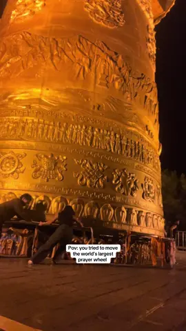 📍Shangri-la  Such a funny experienced, you need to be minimum 4 to move the prayer wheel 🙃  #exchangestudent #fyp #pourtoii #chine #voyage #travel #yunnan #shangrila 