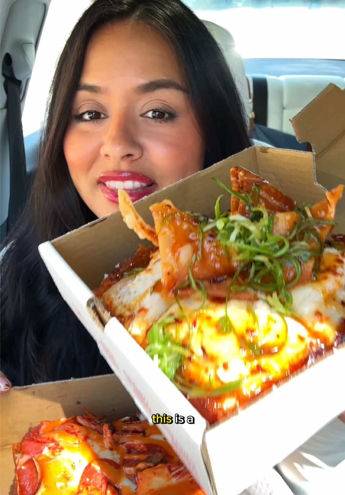 Crab Rangoon… PIZZA??? 🍕😝  @Gangnam Market and @Paulie Gee's Logan Square have teamed up to offer these two limited time pizzas only available at Gangnam Food Hall… go get it while you can 🏃‍♀️  What is there not to love about these pies???? Like srsly  #chicago #chicagoeats #chicagofood #chicagoasian #asianfood #kimchi #koreanfood #crabrangoon