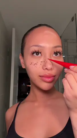 Trying henna freckles 🫶🏼 #makeup #henna 