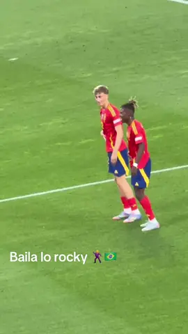 🕺🇧🇷                                  #nicowilliams #deanhuijsen #bailalorocky #uefanationsleague #uefa #semifinals #france #spain 