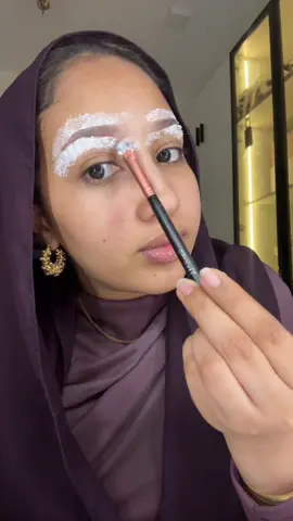 تتوريال تشقير الحواجب اخيراً ، تشقير يخلي الشعر شفااااف مش كنافة 🙈 كل سنة و انتو طيبين 
