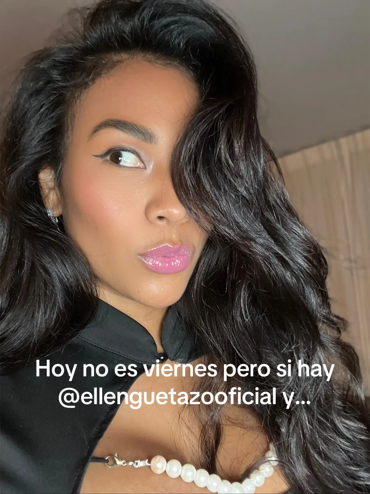 Hoy no es viernes pero si hay @EL LENGÜETAZO y va hacer conmigo 😎 te espero hoy en vivo 8:00 Pm Miami por FB y YT de @Ana Alvarado 