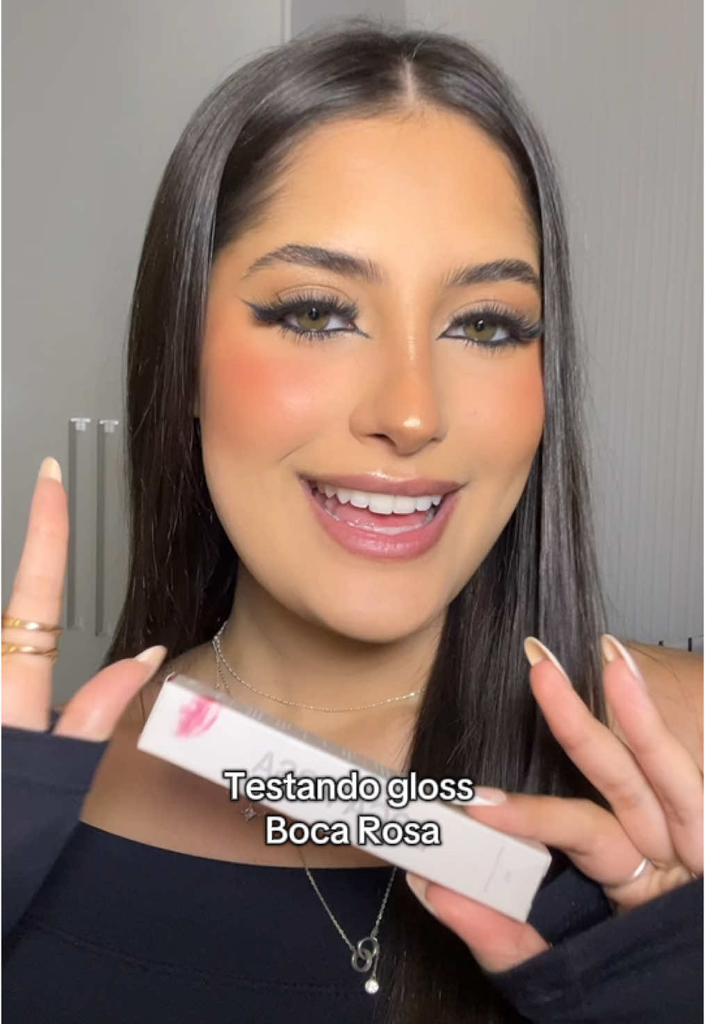 A boca xoxa anêmica no começo do vídeo 😭😭 @Bianca Boca Rosa você faz tudo!!!!!!! @Boca Rosa BR  #hidralabios #bocarosa #bocarosabeauty #gloss #lipglos #testandoprodutos #testandomaquiagem #makeup #maquiagem #lipcombo #foryouu 