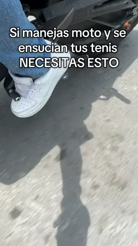 Protege tus tenis cada vez que uses la moto. No más rayones, no más desgaste innecesario. Consíguelo aquí 👇 cleanshift.shop #motolife #motovlog #sneakerclean #cuidadetustenis #protegetusnikes #bikersmexico #parati #fypシ #accesoriosmoto #motostyle